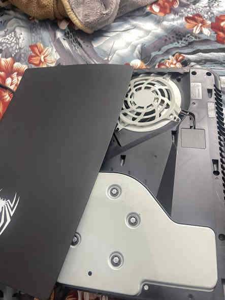 ابلي فايف فات نضيف جدا لا مصلح ولا مفتوح كامل مع ملحقات الاصليه جهاز جدا نضيف فقط امخليله كفر سبايدر مان فقط بيه شغله اصغيره متأثر ابد ان واحد من القبق قاعدته مكسوره بس طبيعي يكعد ومبيه اي شي اقصد الكفر اليمنه مالته الي مشكل بالبلي يعني شي ميذكر بس هم لازم انبه 
السعر 470 وسعره جدا مناسب لهذا مبيه مجال 
العنوان بسمايه ***********
