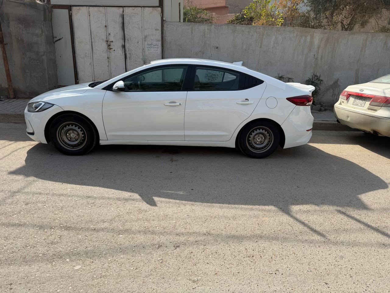 السلام عليكم 
بيع سريع سبب ضرف  اعتذر من المراوس 
الانترا ٢٠١٧ سونار بل منشور 
كير مكينه تبريد صدر  مكفولات 
لغد شاصي مكفولات 
حوض مكفول 
جاهزه للاخير 
سعر ١٠٥ بيها مجال كلش بصيط 
عنواني حي اور
*********** وتساب موجود اخوان سونار موجود البارحه مسوي
