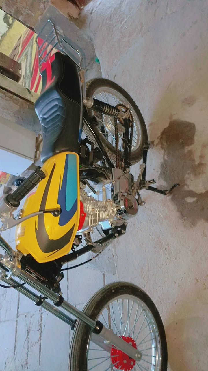 دراجه للبيع أربعة كير، اوراق سنتر شاص 25 ومحرك 25 ، تعمير منطقة سكنية كلابلاء الوطني ‏. ‏‪***********‬‏، السعر 800 وبيها مجال
