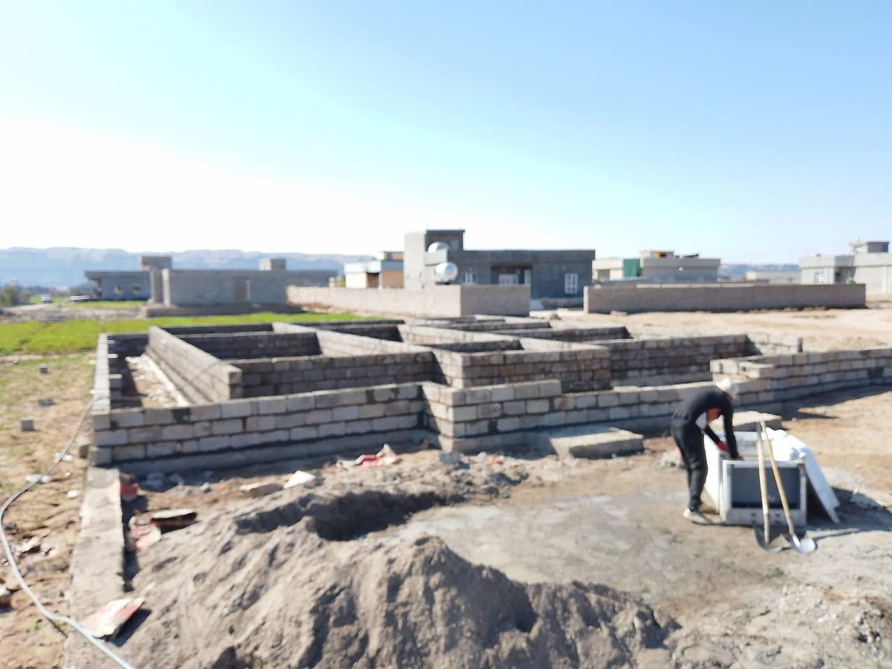 السلام عليكم كادر عمل متفرغين شغل بناء حفر نكر بناء نكر صبه صحيات صبه منهوله تصفير بيوت تفليش بيوت فرش حجر شعندك جاهزين الاتصال ***********
