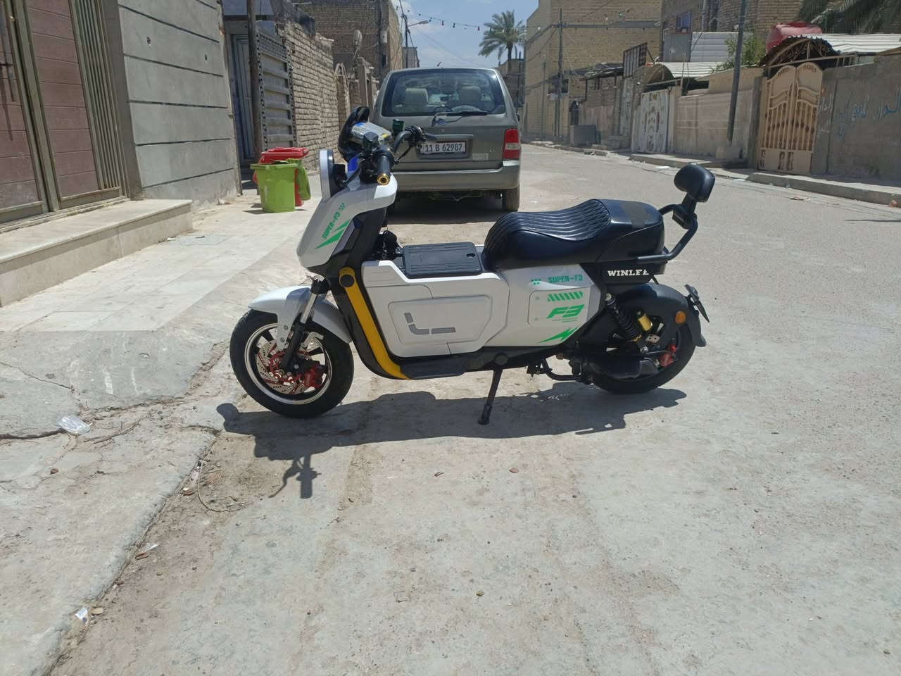 السلام عليكم دراجة شحن (SUPER-F3) من شركة WINLEE للبيع
المواصفات 🔥 
ملف 2000 واط حقيقي (قراءة العداد 120 ،حقيقي أقل،أربع سرعات )
البطاريات (خمس بطاريات دبل+ كبريت البطاريات، 32أمبير 72 فولت ) 
لايت عالي ناصي اشاير يمنى ويسرى ودبل أشارة 
مقعد مريح 2 راكب 
دبلات مريحة بالطسة 
بريكات دسك (قرص) هايدرولك 
*بلوتوث 
*منفذ شحن 
*صندوق للغراض 
*شاحنة الدراجة الأصلية
*تاير حجم 12
*سويچات 2
*تشغيل دراجة عن طريق NFC 2
+بصمة
*ملاحظة* 
الدراجة ماشية بسس 3700 km
حتى ما مستعمله الدراجة قلليل جدا 
مكاني بغداد مدينة الصدر 
السعر 650 وبيه مجال قلليل حگ الجية فقط 
جماعة ال500 ألف لا تعلق


**إذا كنت صاحب هذا الإعلان وتريد حذفه لأي سبب، رجاءا أرسل رسالة إلى الدعم الفني**