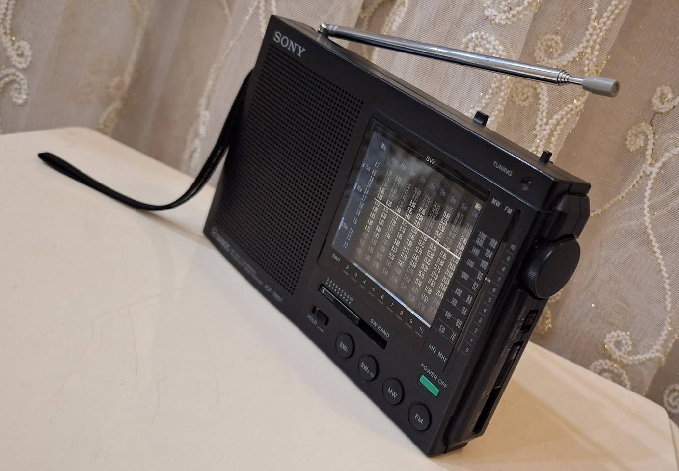 رادیو سوني یاباني اصلي نضیف جدا كامل شغال  یعمل علی ٤باتري قلم   
انتاج سنة 1988 موجات رادیو 
FM MW LW SW123456789 10
توصیل   للحجز مراسلة الصفحة او مراسلة واتساب على الرقم ***********
