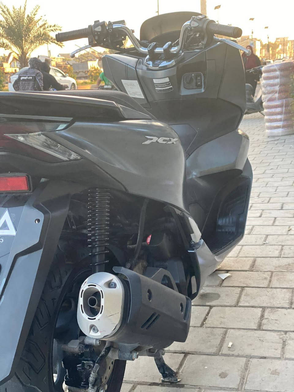 سلام عليكم عندي pcx جيل رابع ماشية 21 بانزيل محسن و دهن لوكاس ب25 مشتريها ب26 ورقة رمبة باسمي  اريد مراوس بجيني ار نظيفة لان دراجة هاي كبيرة ما تصير بالطرمة


**إذا كنت صاحب هذا الإعلان وتريد حذفه لأي سبب، رجاءا أرسل رسالة إلى الدعم الفني**