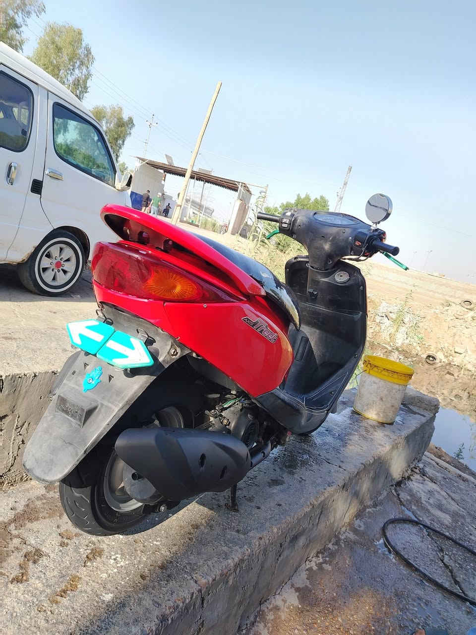 السلام عليكم دراجه لكزز للبيع دراجه حلوه ونظيفه نازل مو كابريتر كلتشات خلفي وامامي جديددراجه كامله سلف و هندر ***********
