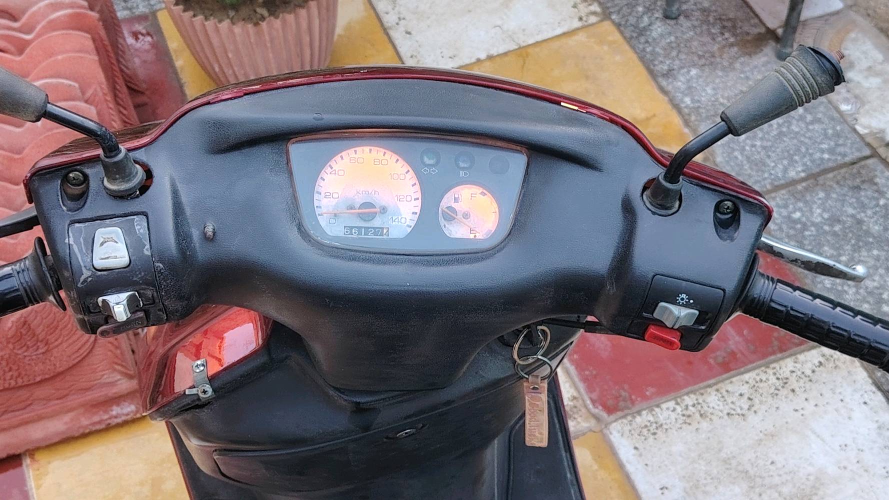 السلام عليكم دراجة فراشة جاهزة من كلشي سلف هندر كابريتر جديد لايت اشاير كلة شغال مفتوحة اول مرة مجفت كلة اصلي و عمر شلعة معدل تشك الكاع دبلات جديد بريكات جدد دراجة حلوة مكاني حلة شارع ٨٠ رقم *********** السعر ٣٧٥ 