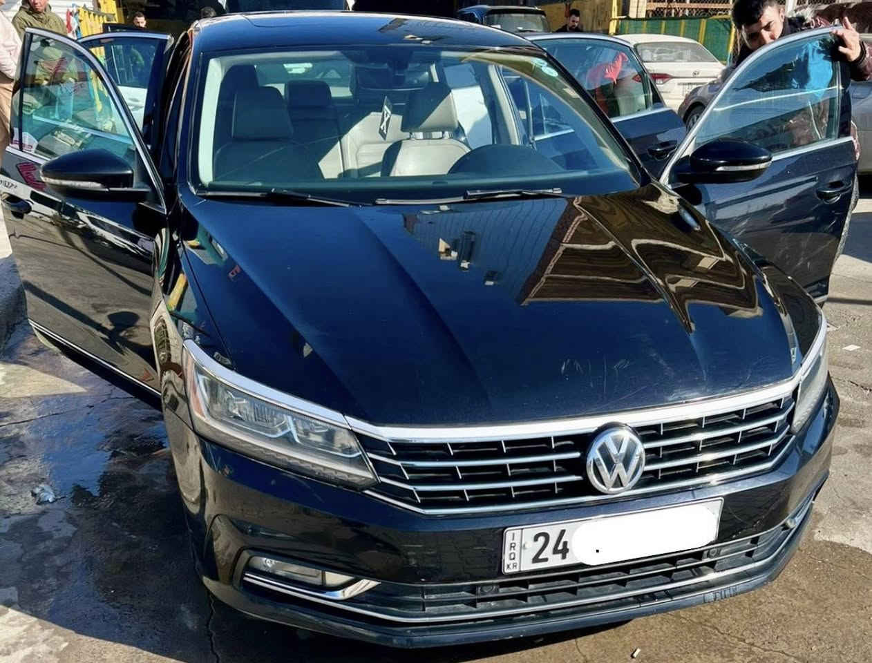 للبيع فولكس واكن باسات خليجي محرك 5 سلندر المرغوب موديل 2019 فول فول مواصفات 1/1 داخل اصفر ملكي سقف سلايت كشنات تدفئة / بصمة تشغيل / تبريد قطعتين امامي خلفي / لايتات امامي لايت لكزز / لايت خلفي ليد /  حساس امامي خلفي / سياره جديده بمعنى كلمة بدون مصرف رقم الماني جديد سنوية كلها جديد صاحب سنوية موجود بكركوك شرط تحويل وغرامات / سياره وارد خليجي صفر داخله للعراق اهنا صاير بيها باب سايق صبغ + قباغ صندوق صبغ بدون دواخل بدون ايرباك ضرر سطحي خفيف لاستفسار ***********
