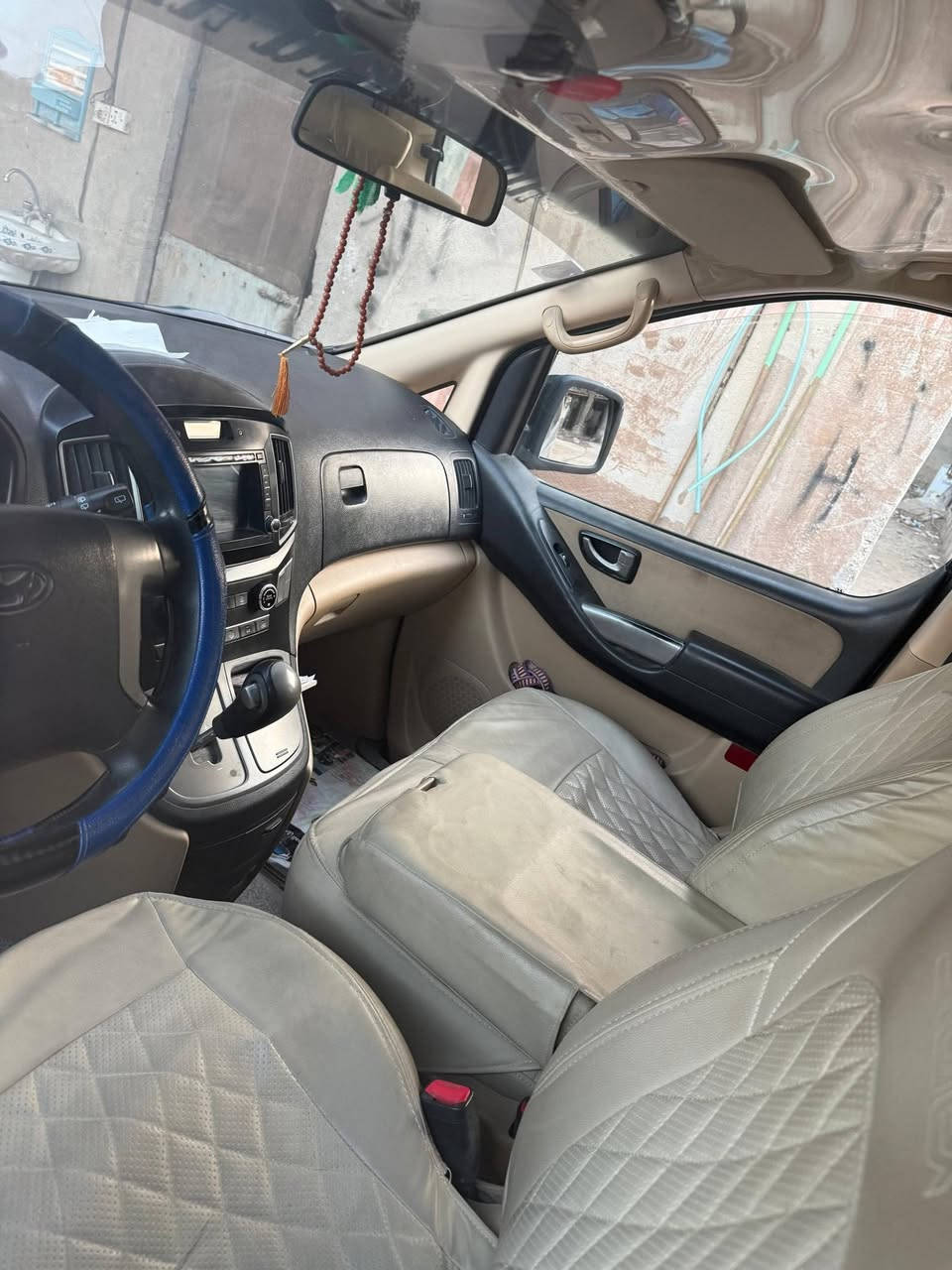 السلام عليكم
ستاركس مفتوح محور مسكر  مديل 22  مكينه 9 بلاد  سياره بيهه بس ضربه بالخلف كد شبر  سياره نضيفه وجاهزه  مكلف بالنشر رقم صاحب السياره ***********
