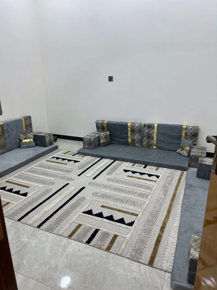 بيت للبيع المساحة 100 متر واجهة 5 ونص ونزال 18 متر 
الموقع الكوفة السهيلية مقابل المستشفى العراقي اول بيت عن الشارع العام 
بناء درجة اولى صب اساس وسقف جسور مو حصيرة 
ارضية بورسلين هندي درجة اولى شركة ايتاكا 
بيبان حديد تعويج 
الخشب صاج درجة اولى 
غرفة ومطبخ وصالة واستقبال وصحيات داخلية وخارجية 
الطابق الثاني غرفة وبيتونه 
للأستفسار  ‭0780 526 0856‬
