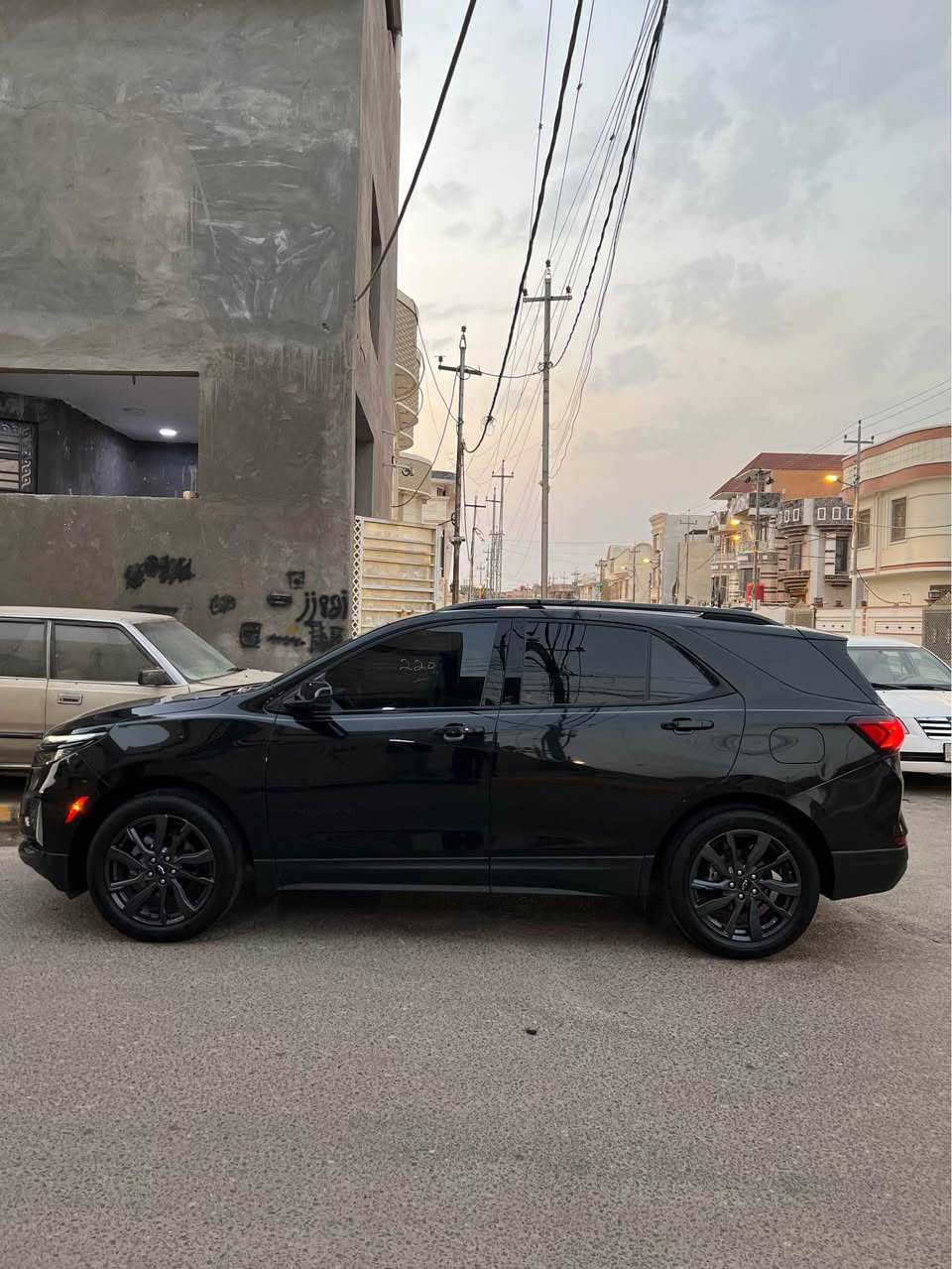 السلام عليكم شفرليت اكوينكس موديل 2024 لون اسود 
ماشيه 50الف السياره وارد أمريكي ضربتها من امريكا قبق صندوق فقط الضربه سطحيه واهنا بلعراق صار بيها تبديل جاملغ وبيها بارد فقط باقي السياره كفاله عامه قول مواصفات للأخير ماعدا الفتحه فئه RS مختمه فول تحويل ثاني يوم إذا عندك مراوس عادي اراوس للبيع او مراوس
*********** Singapore
