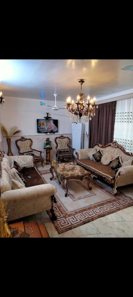 دار طابو زراعي قرار محمكة سند 25 للبيع مساحه 100متر طابق ونصف الطابق الاول. ابو دشير زراعي السيد يحوي صالة كبيرة ومطبخ وغرفتين كبيرة وصغيرة وصحيات داخلية وخارجية وترك جانبي وخلفي والطابق الثاني يحتوي غرفتين كبيرة وصغيرة وسطح كبير البيت خدمات كاملة ماء.  كهرباء. مجاري.  للاستفسار الاتصال على الرقم ***********
