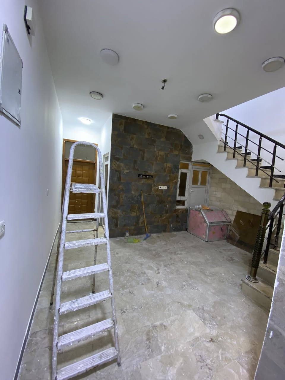 🔥للايجار في السيدية زيروو بيت مساحة 80متر👇🏻
يحتوي مدخلين

 3غرف

صالة

مطبخ

خدمات عدد 2

لايجار مليون و 250وبي مجال

 

للاستفسار والتواصل 

***********. العقاري زين العابدين الشمري
