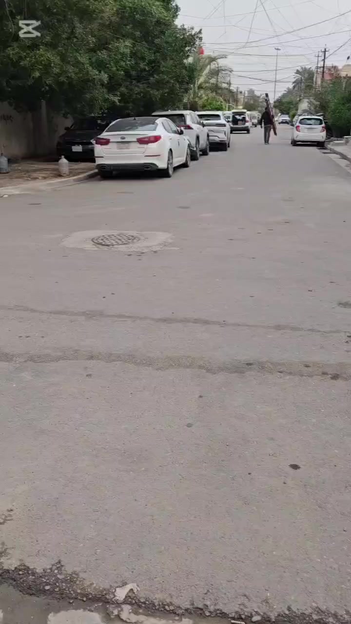 #عقارللبيع في بغداد حي الخضراء 
المساحة 120م واجهة 4م نزال 30م 
بناء قديم محدث 
كراج سيارة وهول ومطبخ وصحيات عدد٢ و٣غرف نوم. 
#للإستفسار أتصال بالرقم ***********
يتوفر واتساب ليث ابو كرم.
