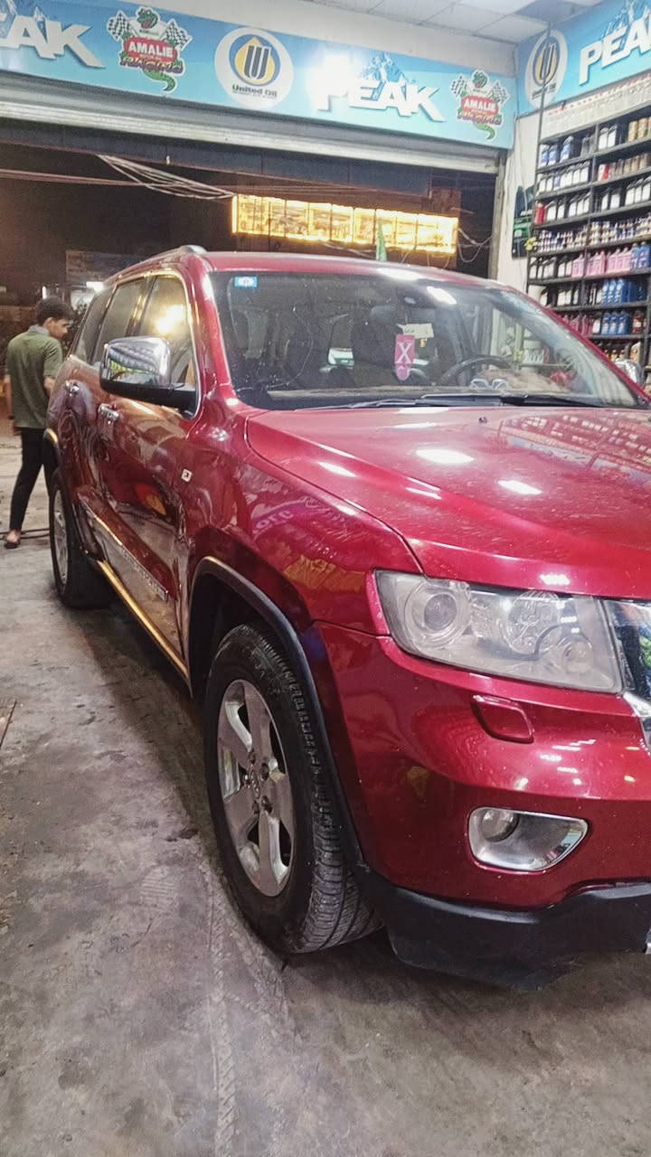 السلام عليكم جيب 12 خليجيه بيهه اربع قطع كلير فقط بدون حادث السياره فول السعر 135 مجالهه قليل ***********
