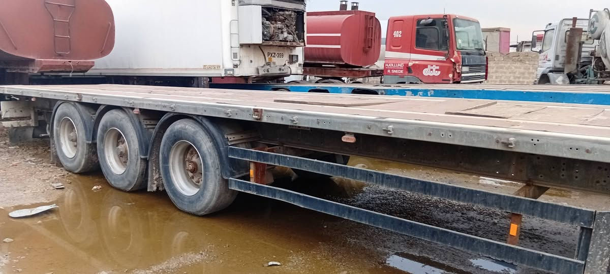 السلام عليكم عربامه اوربيه شمتز منفيس جادر شاصي كرنفايس جديده *********** بغداد جرف النداف معرض ابن المدائن
