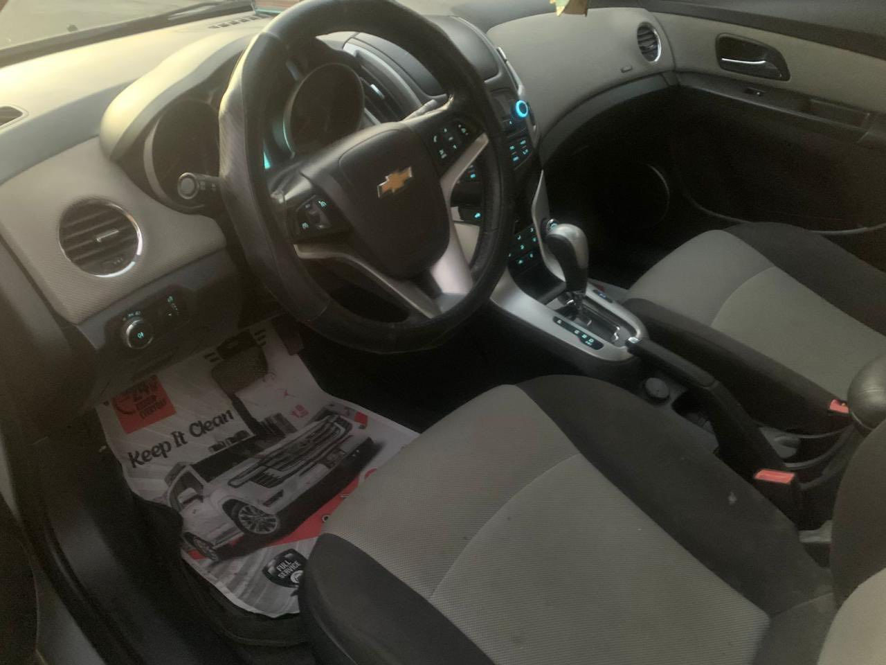 السلام عليكم ورحمه الله
شوفرليت كروز 2017 خليجي محرك 1800 المرغوب 
مواصفات Ls
تحكم ستيرن
اشاير بالمري 
تبريد ثلج  
وعليها ادامه من نوزلات وبلكات ومي احمر كله اصلي 
السياره كله بانزين محسن مشايفه العادي 
السياره جديده على ايدي 
رقم سليمانيه الدولي بأسمي بيها صبغ جاملغ فقط وسونار  المندلاوي  
ترايك البصره 
السعر 102 وبيها مجال قليل مكاني بغداد حي الاعلام 
رقم الهاتف *********** 
او واتس ***********
