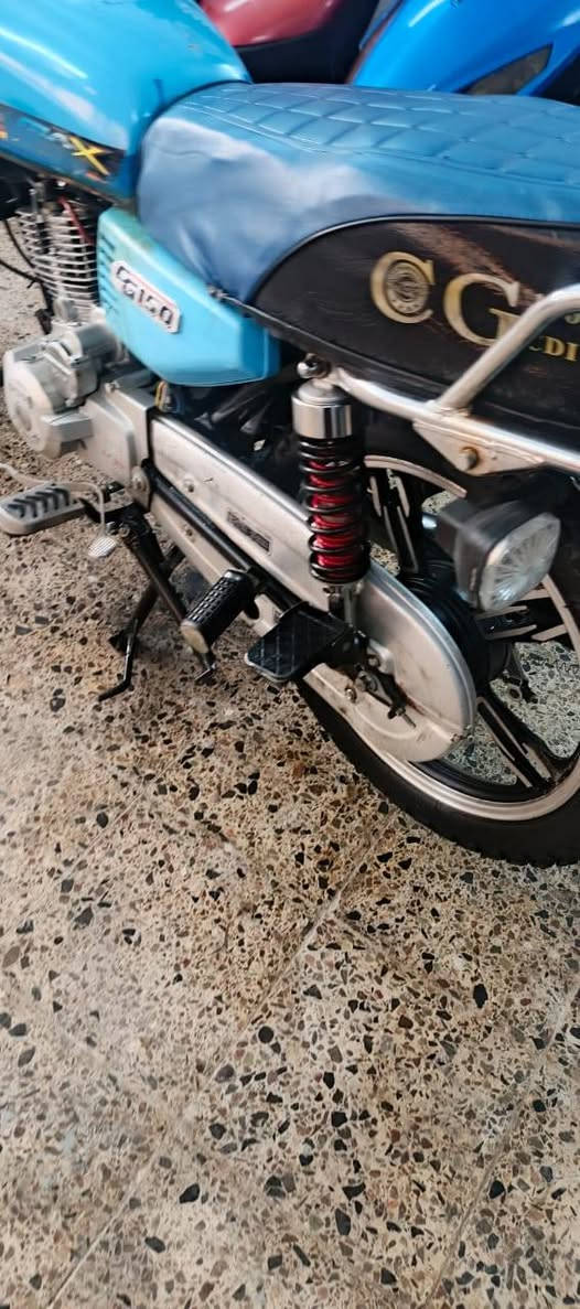 سلام عليكم ورحمة الله وبركاته 
دراجه للبيع سونك موديل2023محرك كير شرط 
محرك مفتوح مبدل ولفات شرط ع ايدي 
كهربائية كلها شغاله شرط 
نشاط فوللللل 
وياله عدله +تخم تاير جديد
بريك الكدام شغال 
دراجه ربع متصرف
يعوزه شغاله وحده ولي هيه خيال وبس ترايك وين معجبك 
مكاني بيجي 
ول مو شراي لا يتعبني 
الاستفسار 
ع هاذه الرقم ***********
