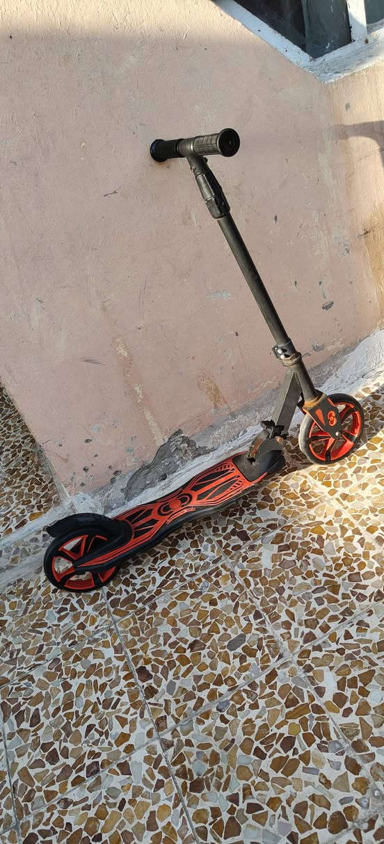 سكوتر نوعية ممتازة سعر 25 مكاني حي عدن 
***********
***********
