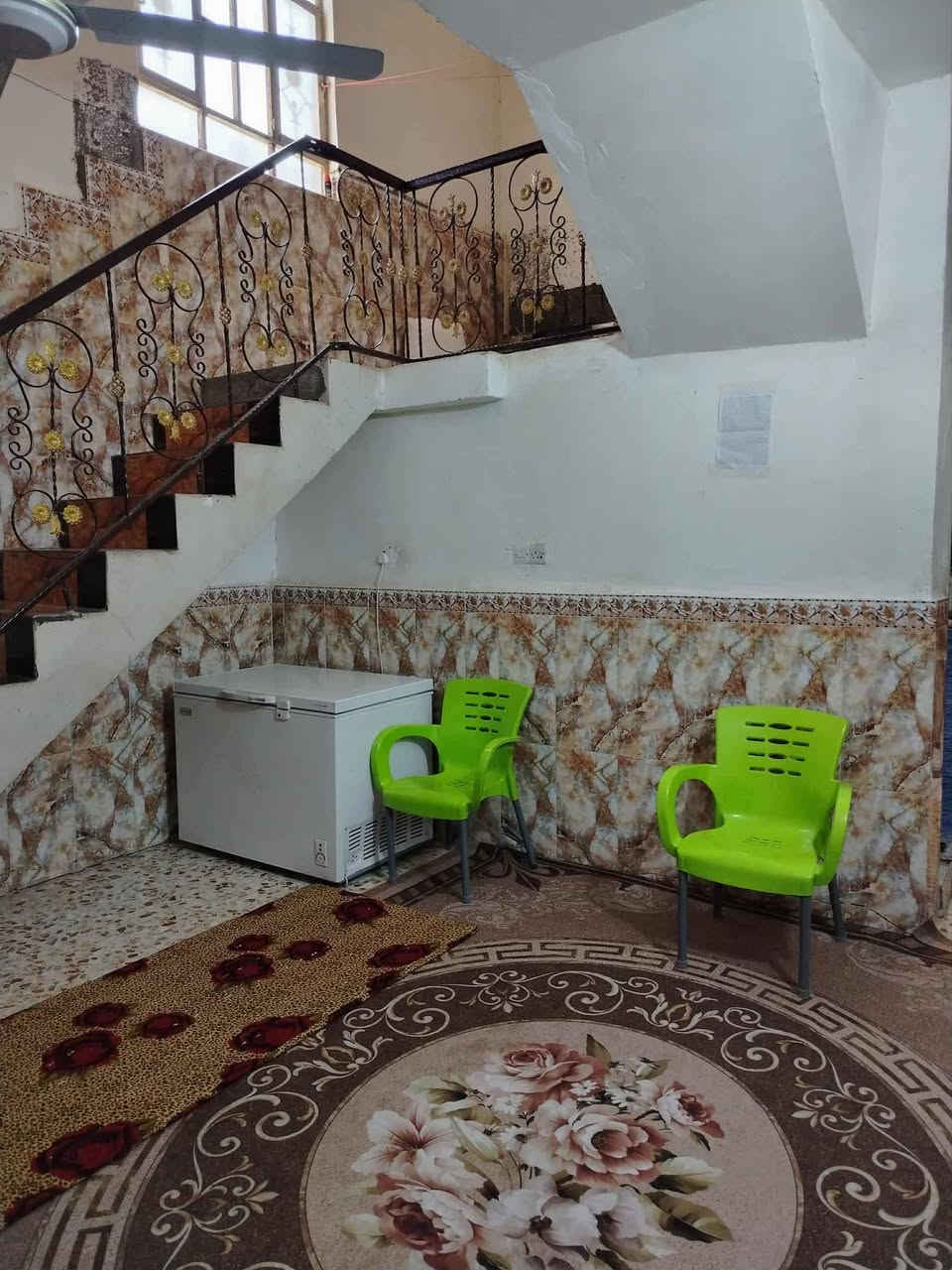 🏠 دار سكنية للبيع - موقع متميز وخدمات كاملة 🏠
​ دار سكنية في منطقة المهندسين الرابعة،
​📍 العنوان بالتفصيل:
​بابل - المهندسين الرابعة - بزل الحي العسكري (مقابيل مخبز مهند).
​📋 مواصفات العقار:
​المساحة: 100 متر مربع.
​جنس العقار: طابو زراعي (25)
​التفاصيل الداخلية:
​غرفة نوم.
​استقبال واسعة.
​مطبخ.
​كلدور (موزع).
​مجمع صحيات (داخلي + خارجي).
​الخدمات: المنطقة مخدومة بالكامل (تبليط + مجاري).
​💰 السعر:
​40 مليون  (علماً أن السعر قابل للتفاوض البسيط للجادين فقط).
​📞 للمعلومات والاستفسار:
​يرجى الاتصال مباشرة على الرقم التالي
***********
