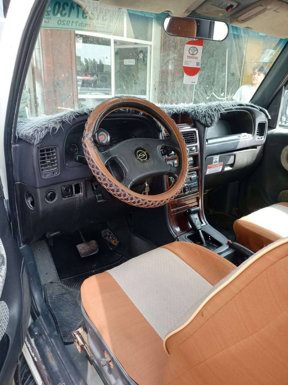 السلام عليكم ساسوكي موديل 99 للبيع سنويه 27 محرك وكير خير من الله محرك بطه فيفتي تخم تاير تبريد ثلج 35 وبيها مجال بسيط عنوان بغداد ***********
