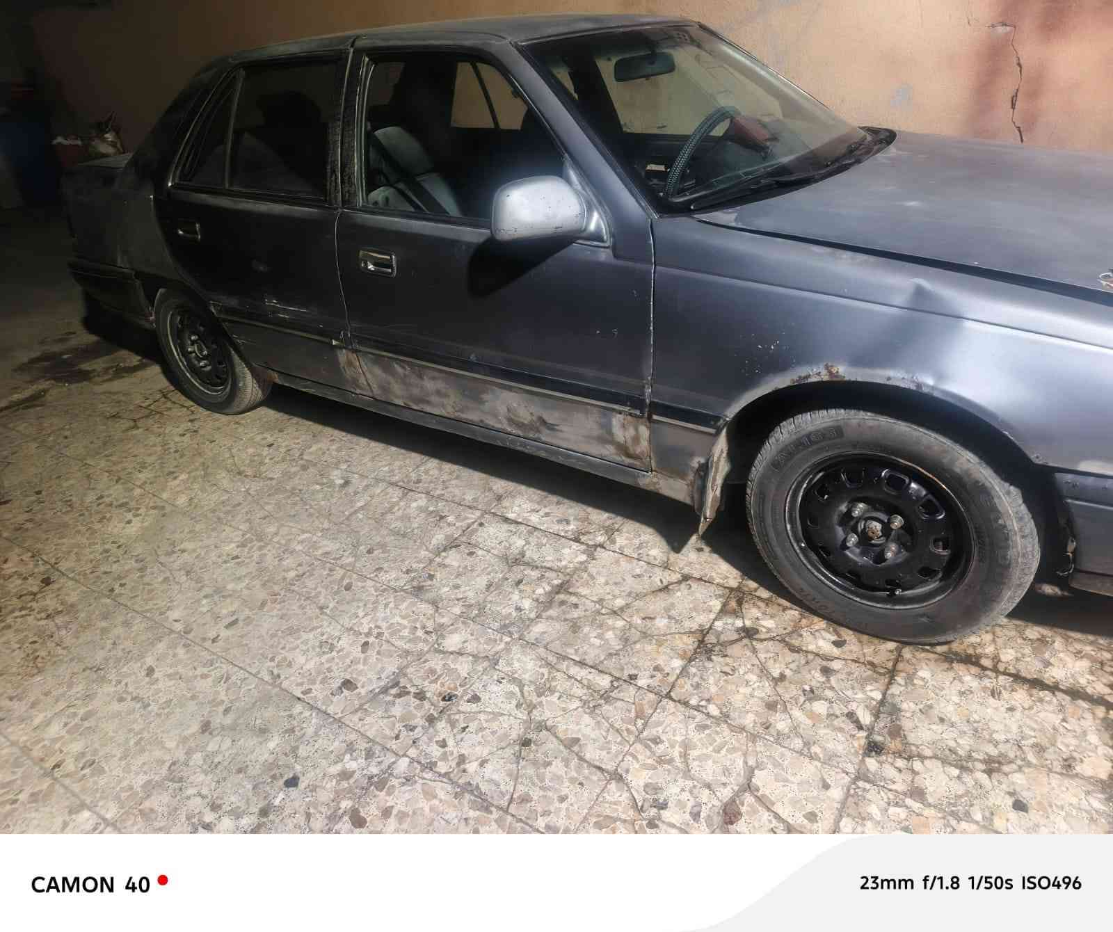 سيارة سوناتا موديل ٩٢ أبيع كوم حديد لأن صاحبهه ميت مكينه وكير مكفولات تخم تاير سيارة شغاله كلشي ما بيهه رقم وسنويه بس صاحبهه ميت وأنطيك رقم أبنه وأنته ويا للإستفسار الاتصال *********** المكان بغداد
