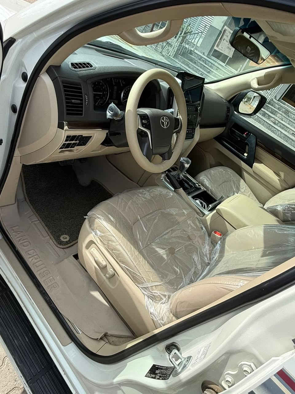 تحيه طيبه لاندكروز موديل 20 شركات فول مواصفات. واحد ع واحد  4 كامرات. زراك لايت دبل مواس شاشات خلفيه كرسي كهرباء تشغيل عن بعد سياره مكفوله رقم اربيل نكليز هزه جديده سنويه جديده بسمي شخصين تريد وكاله تحويل كوله مضمون مكان سياره بالنجف ***********
السعر المطلوب 485 ورقه وبيه مجال بسيط بيع فقط ماشيه 92 الف
