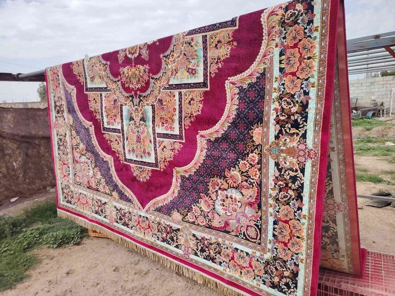 السلام عليكم 
غسل جميع المفروشات مع التچيس 
عنون عفك شارع سومر قرب ملعب جعفر 
يتوفر توصيل 
***********
***********
متابع للحساب جديد
