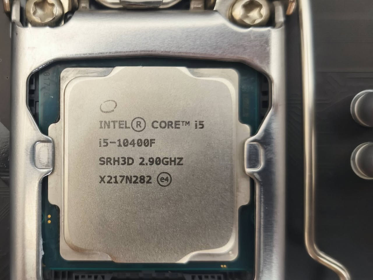السلام عليكم 
كومبو مستخدم نظيف جداً للبيع 

المعالج cor i5 10400f
البورد MSI MAG B560 torpedo 
هارد m.2 256gb 

السعر 190 الف(سعر ثابت)
مكاني بغداد ومتوفر توصيل


**إذا كنت صاحب هذا الإعلان وتريد حذفه لأي سبب، رجاءا أرسل رسالة إلى الدعم الفني**