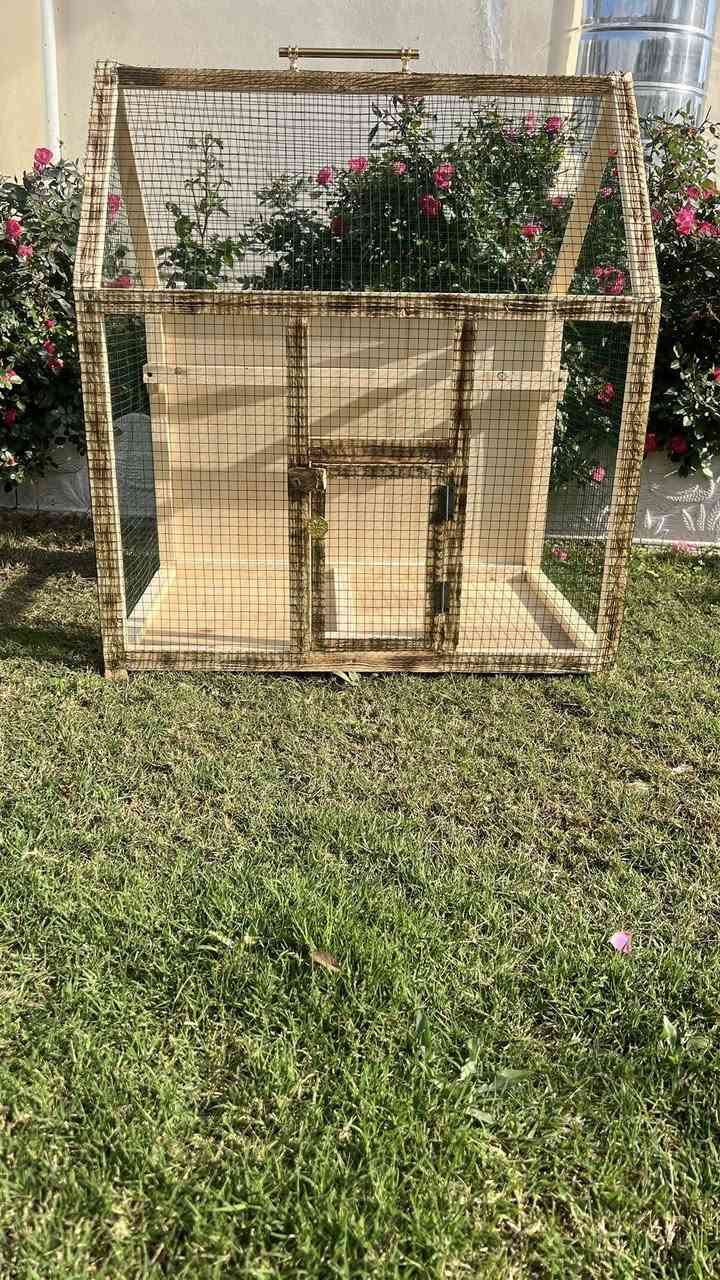 قفص بلابل او طيور مثل متشوفون دقه الشغل والترتيب مهتمين بأدق التفاصيل 
قياساته 
العرض 75
الطول 85
العمق 55
السعر 25 الف بس 
للحجز اتصل عله الوتساب ***********‏
