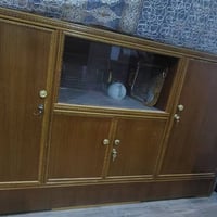 ملحقات غرفه للبيع بوفيه سعرها (300)الف ميز تواليت (150)الف جربايه نفري...