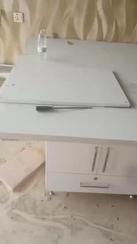 للبيع الشراي يخابر على هذا رقم 07700928991