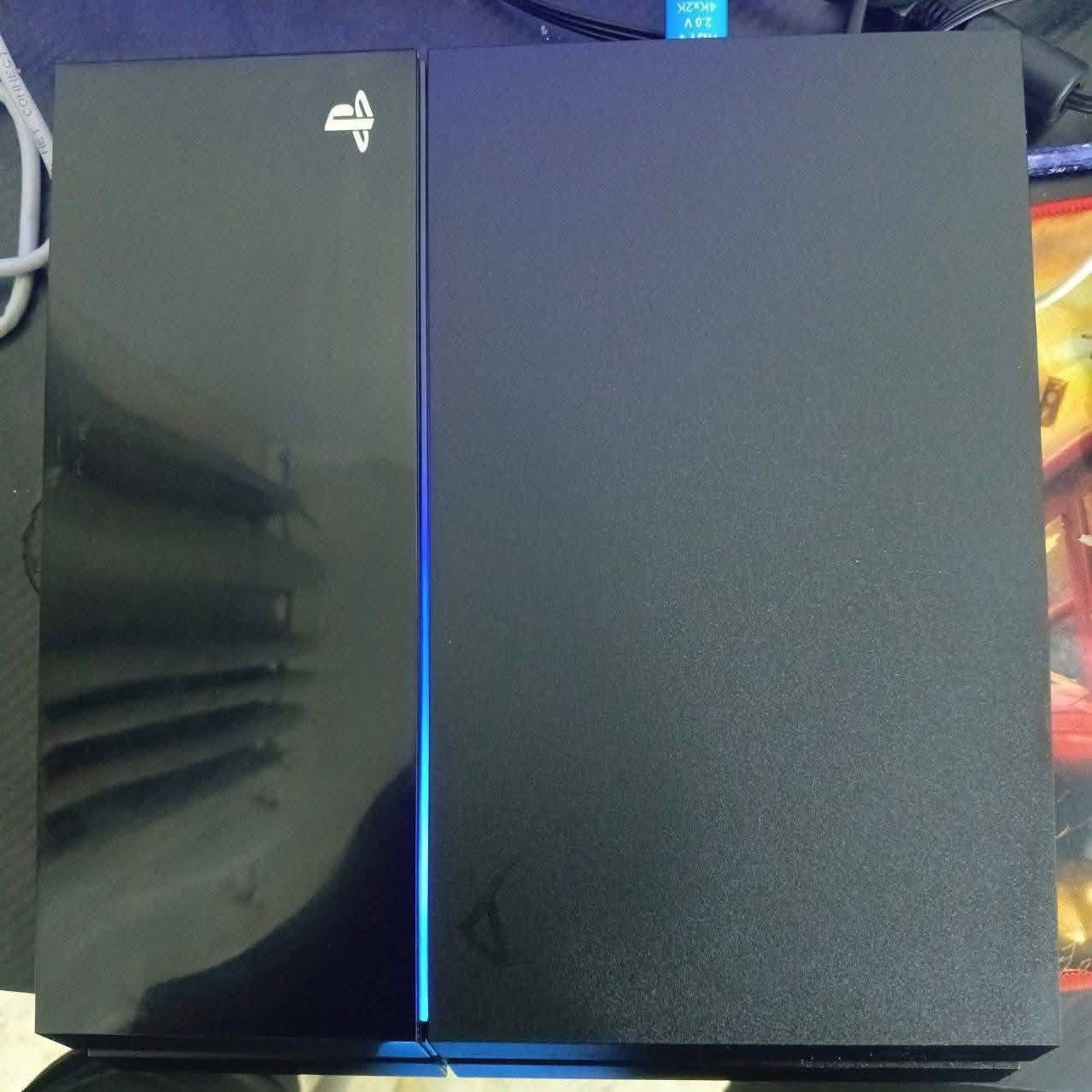 السلام عليكم عندي بلي فور فات 
وياه يدتين وقرص بيس ٢٠٢١ 
وقرص درايفر نضيف كلش 
السعر ٢٠٠ قفل مستعجل عليه 
***********
