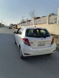 يارس ٢٠١٢ • أبيض صدف • مكينة صغيرة