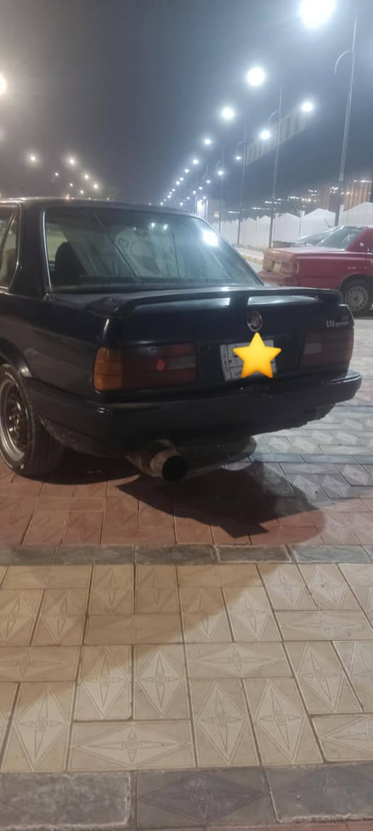 بي ام زعره للبيع رقم ديالى الماني حاز ثالث بدون راعي تكفل سرقة وعشاير مكينه وكير ديفور ال2000 جدد كفاله  حداديه 70 بل100 السعر 20 ورقه وبيه مجال سياره جاهزه مابيه نقص مكان السياره ناصرية مركز الشراي ينتصل مكلف بل نشر استفسار ‏‪***********‬‏
