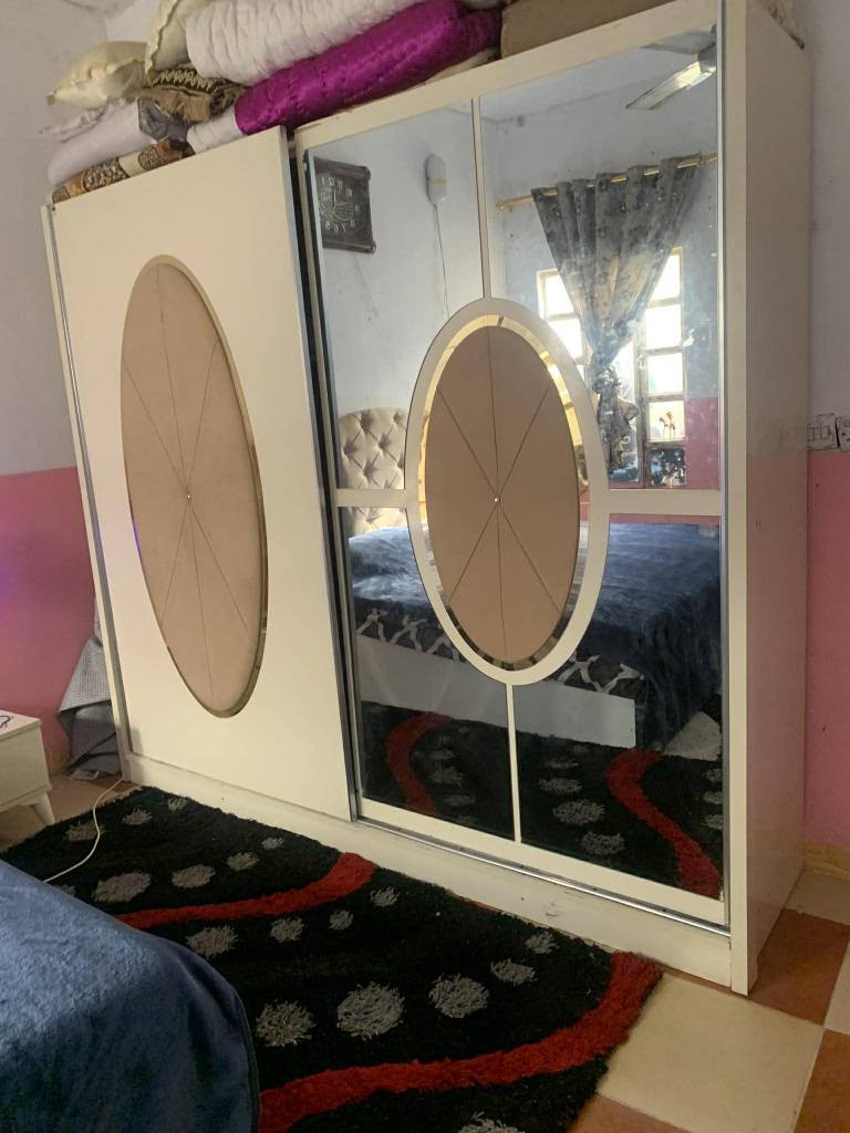 غرفة نوم تركي 5 قطع شرط النضافه 
*********** كركوك, العراق
