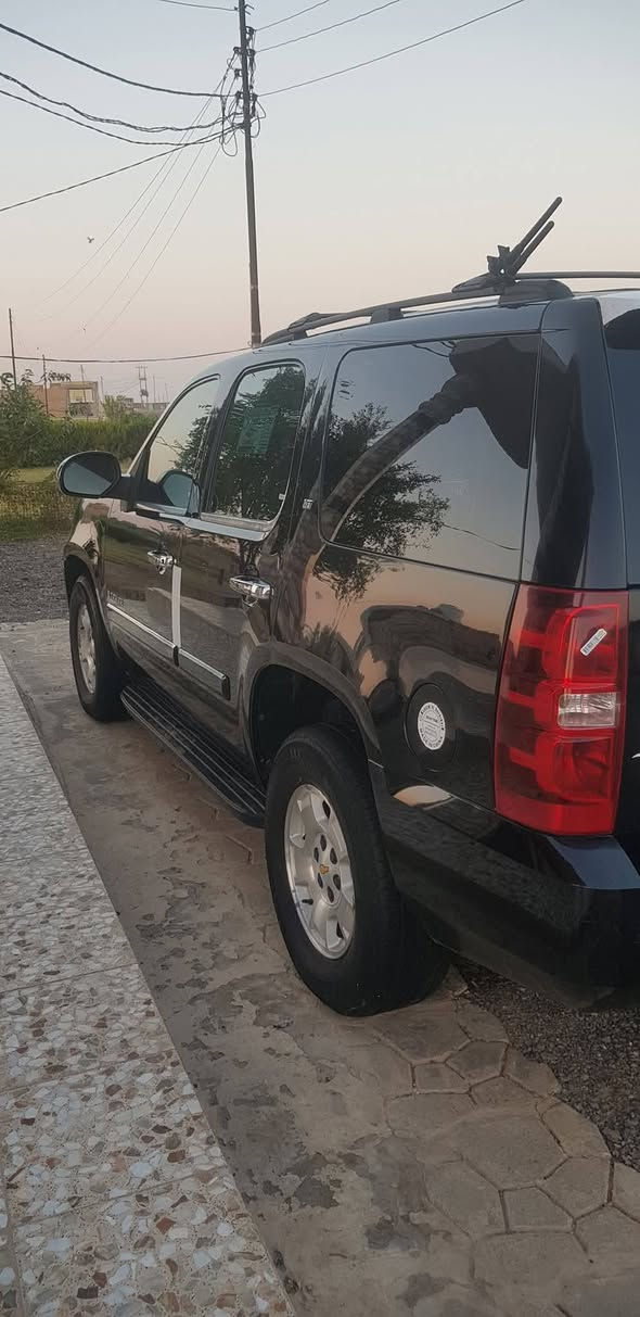 سلام عليكم(تاهوو2009 خليجي مواصفات LT )أصل(سيارة جاهزة من طول لطول تخم تاير تبريد كير مكينه اكسن حداديه (كله كفاله ) سيارة مامبدل بيهاا اي قطعه كله بلاد. السياره بئسمي رقم جديد سنويه جديده
هزه جديده الداخل شاشه. كبيره تشغيل عن بعد كشنات كهربائيه. داخل بيجي 
 مكفوله (للستفسار ***********
واني خادم.
