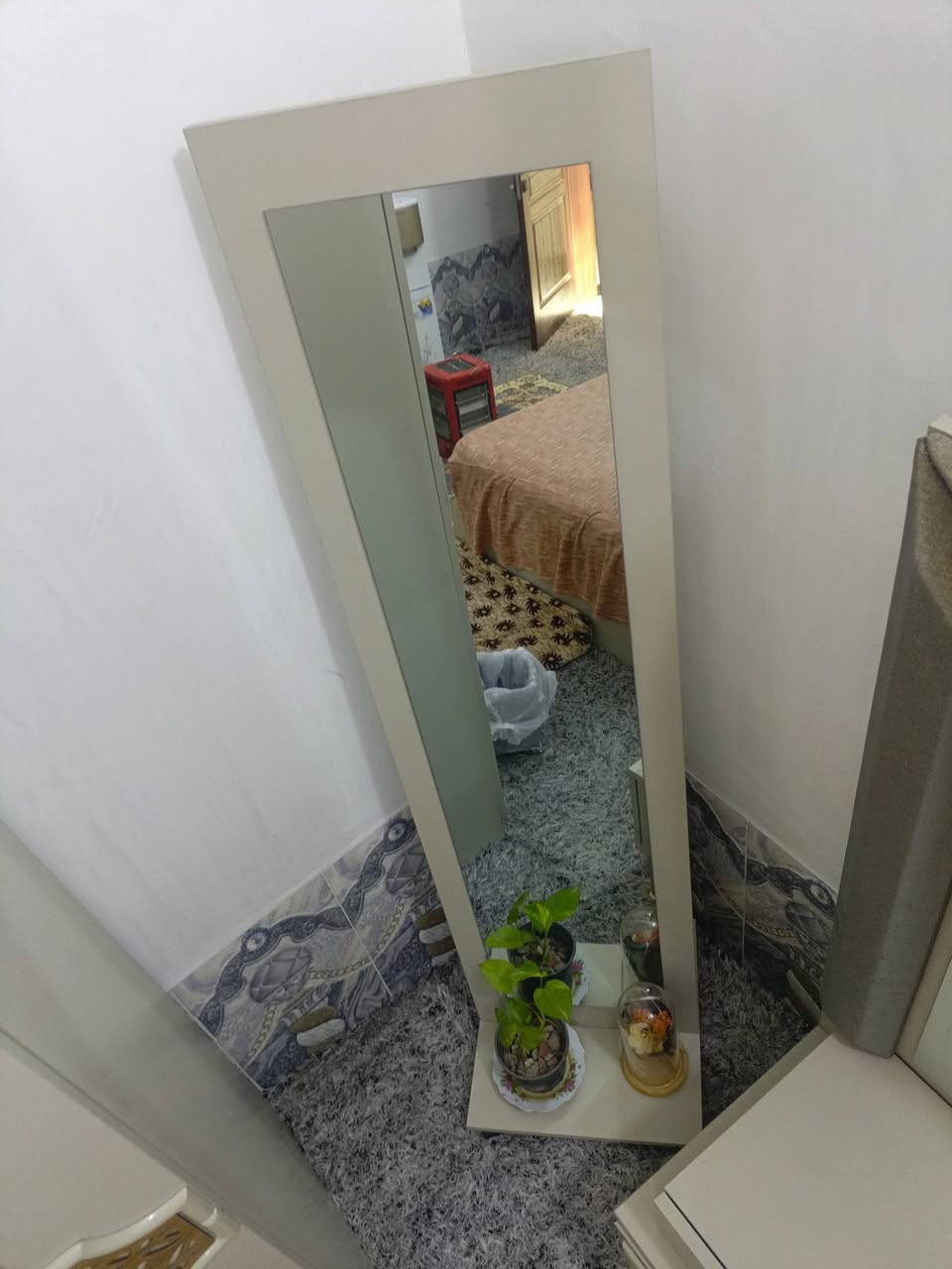 غرفت خشب تركيه نضيفه جدا اخو الجديد السعر 800 وبيه مجال عنواني بلد حي الزهراء قرب اسواق الورد للاتصال ***********
