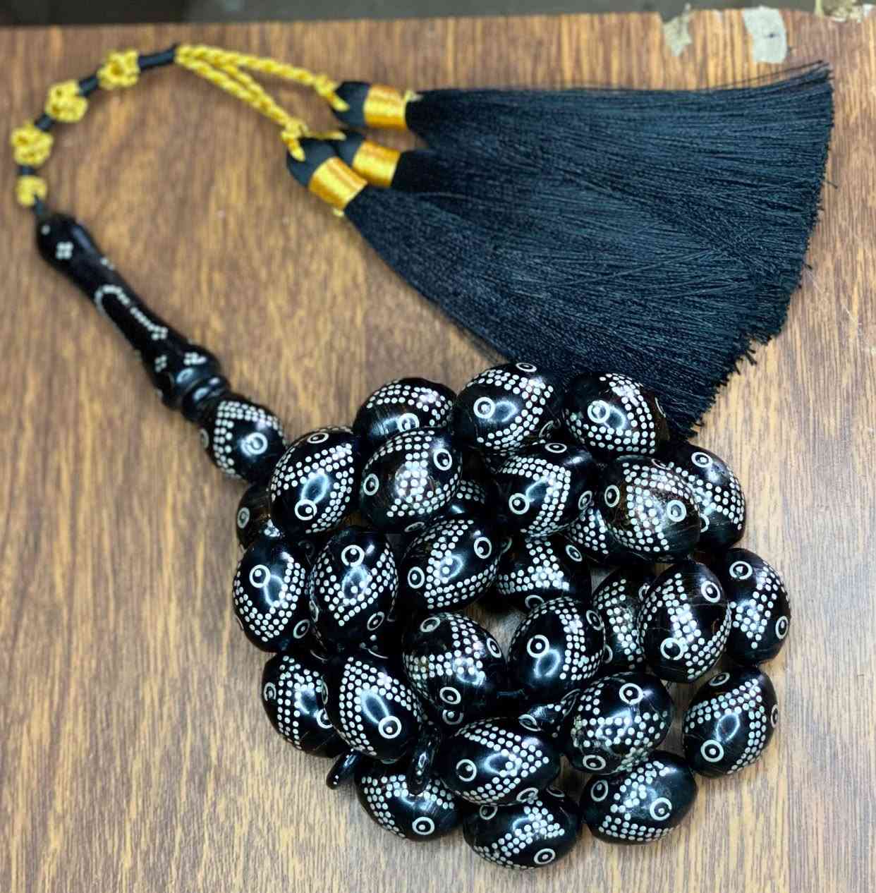 ✨ مسباح من حجر اليسر الطبيعي ✨
قطعة تجمع بين الأناقة والأصالة، مصنوعة من حجر اليسر الطبيعي المعروف بجمال لونه ولمعانه الهادئ. يتميز بخفة الوزن وملمسه الناعم، مع تشطيب دقيق يمنحه مظهرًا فاخرًا يناسب الاستخدام اليومي أو الاقتناء والإهداء. خيار مثالي لعشاق المسابيح المميزة والقطع التراثية الراقية. وزن المسباح (235غ)(عدد الحبات33)(قياس17x24) مسباح خشن 🏺 دار المسابيح والأنتيكات ✨
نوفر مسابيح فاخرة، تحف نادرة، خواتم، وأحجار كريمة مختارة بعناية.
أصالة • جودة • ثقة 🤍
📩 للطلبات والاستفسار(***********)#
