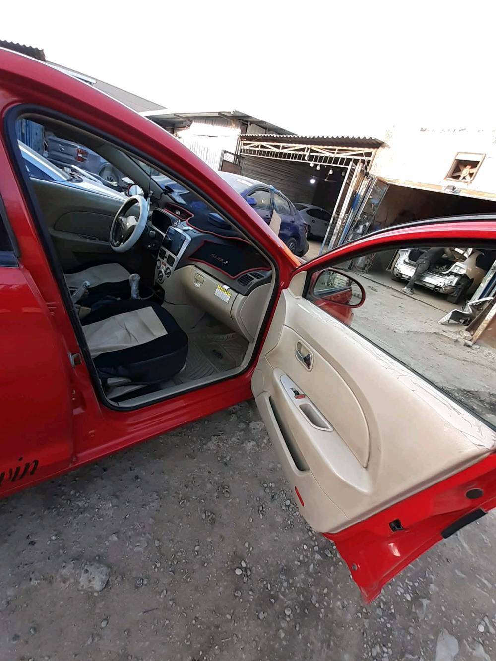 سلام عليكم شيري فلاوين موديل 2013 كير مكينه صدر تخم تاير تبريد كلة جديد مواصفات انضمة زنون حسسات خلفيه شاشه كشنات جلد ما بيهه اي ضربه بيهه صبغ بنيد او قماره سبب جراد سعر 42 بيهه مجال ***********