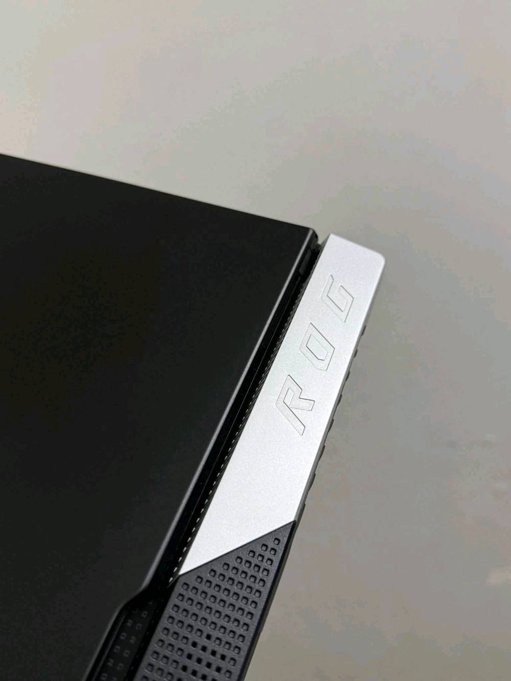 Asus Rog Strix G15
Cpu: Ryzen 9 - 5900HX 
Gpu: AMD Radeon RX6800M 12GB DDR6
Ram: 16 DDR4
Hard: 512 SSD NVME
Display: 15.6”  300hz
الموقع الموصل 
السعر 1,600,000 ألف
نظافة 99

واتساب ***********