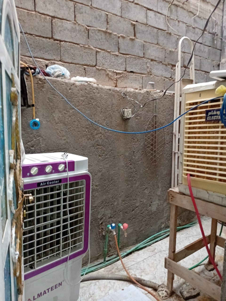 بيت ل البيع بشارع المطار قرب جامع الذهب تفاصيل ***********
