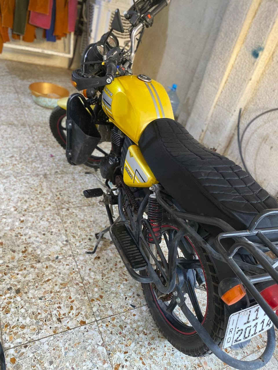 سلام عليكم بوكسر للبيع  مرقم وكاملة لوحة وسنوية بغداد تحويل ثاني يوم مكفولة كفالة عامة مابية اي نقص   شراي يتصل ويدلل السعر 2300 وبيهه مجال بسيط مكاني بغداد حي الجهاد رقم***********

