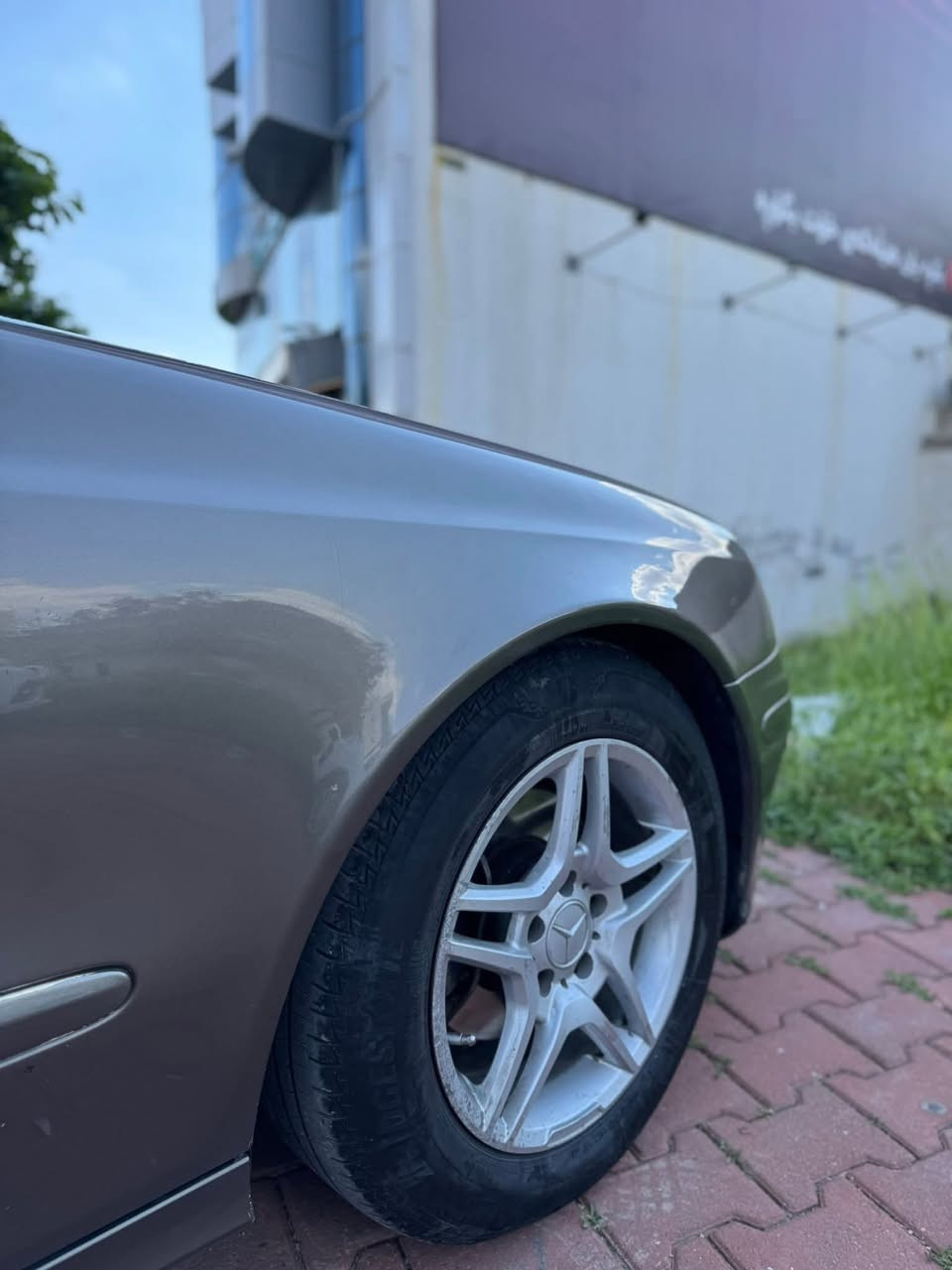 🚨🔥 مارسيدس E320 المرغوبة… نظافة وسعر 🔥🚨
Mercedes E320 – 2006 😈

💥 6 پستۆن – مرغوبة + استخدام يومي 💥
الموديل: 2006
المحرك: E320 المرغوب 🚀
الموقع: السليمانية 📍

━━━━━━━━━━━━━━━
🔥 الحالة:
گير + مكينة مضبوط ✅
بدون كود 😈
رون مكينة + هيدروليك گير متغير 💯
باتري جديدة 🔋
ويلي بلادي مرسيدس 🔥
تاقم بانسات أمامي وخلفي جديد

━━━━━━━━━━━━━━━
🚀 المواصفات:
گير 3 وضعيات
(أوتوماتيك / عادي / سبورت) 😈
كوشن جلد + كهرباء + هيتر 🔥
فول لايت + سكني جديد
بك لايت ليزر ✨
فلجة جام أوتو
CD Box 🎵

━━━━━━━━━━━━━━━
🔥 سيارة مرتبة + جاهزة
🔥 سعر مناسب وبيه مجال 😎

━━━━━━━━━━━━━━━
💰 السعر؟

اكتب (مرسيدس) بالكومنت 📩
ويصلك السعر مباشرة على الخاص 🔥

━━━━━━━━━━━━━━━
🚨 عندك سيارة للبيع؟ 🚗
أرسل الصور والتفاصيل، وسنقوم بعرضها على صفحتنا مجاناً 🔥
فرصة للوصول إلى عدد كبير من المشترين 💯


**إذا كنت صاحب هذا الإعلان وتريد حذفه لأي سبب، رجاءا أرسل رسالة إلى الدعم الفني**