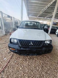 ميتسوبيشي • ٢٠٠٤ • مزاد