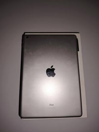 ايباد 9للبيع نضيف كلش ما داخل تصليح شراي اتصل عله هاذه لرقم 0774437450...