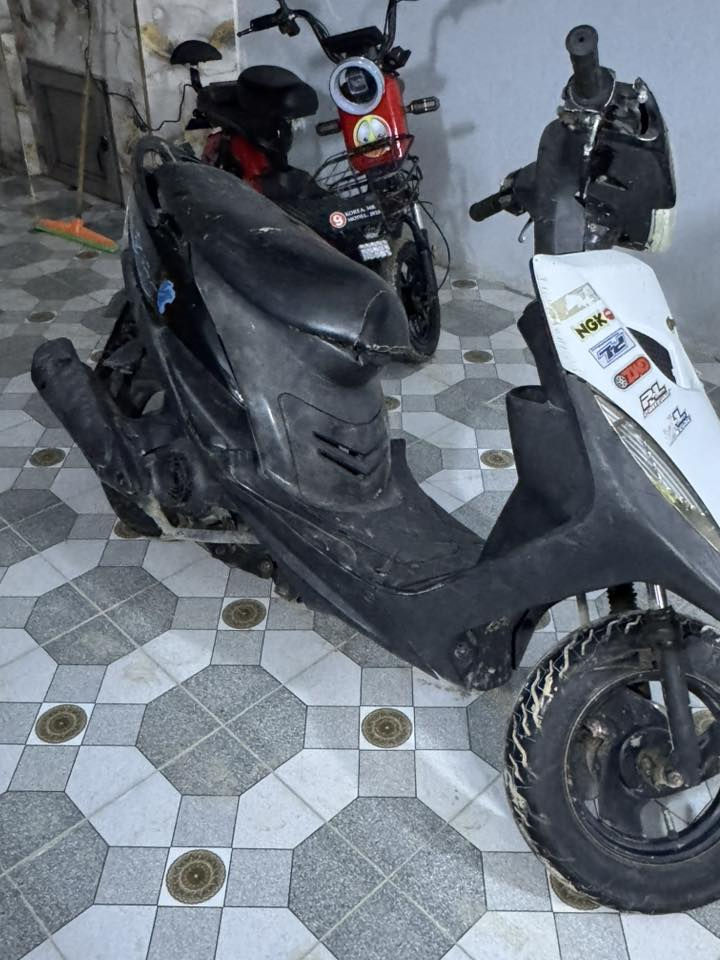 سلام عليكم ماكس عدلا للبيع مكينه 49 سلف بلادي كابريتر جديده تايرات جديده كهربايات كلا شغال يرادله بس كلج امامي وكفر امامي اسود مكاني ديالا بعقوبه المفرك سعر 460 وبيه مجال قليل حك الجيه  محتاج ومستعجل علبيع***********
