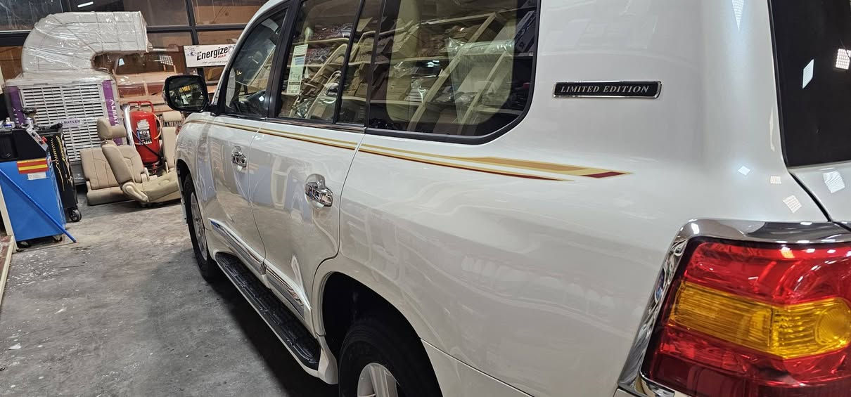 سلام عليكم
من رخصة الادمن 
لاندكروز ٢٠١٥ ساز باب اول 
كفاله عامه من صبغ تبديل تعديل
فول موصفات
السعر اتصل وتدلل 
مكان السياره كربلاء 
***********
