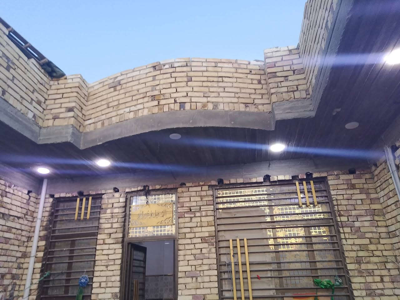 سـلام عليـكم
بيـت للـبيع

مسـاحة "250"

"طابـو صـرف زراعـي سنـد 25"

"شارع عـرض 8امتـار"

"تبليـط مي ومجـاري خارجيـه" 

استقـبال "سبعـة في اربعـة ونص"

مطبـخ حـار وبـارد "ستـة في اربعـة ونص"

صالـة عشـرة في اربعـة "

غرفتيـن: 

غـرفة" سبـعة الا ربـع في اربعـة ونص "

غـرفة "خمسـة في اربعـة ونص "

منـور "متـرين في ثـلاثة" 
منور ثاني "متـر في ثلاثـة" 

كـراج سياره "ستـة في خمسـة"
" وسطحـه اشتايـڪر"

مـوقع "حي الزهراء" 

" قرب فرن الصمون" 
خلف معمل خشب بيت عيدان" 
الرقم
*********** اي استفسار ع الرقم موجود واتـساب
