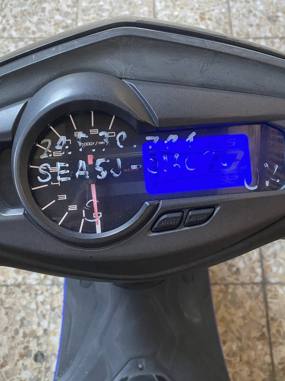 السلام عليكم شباب سكنس شمعه ياباني اصل
دراجه رمبه ماشية 18 ألف مكفوله من كلشي 
مكاني بغداد الحبيبية.    ***********
