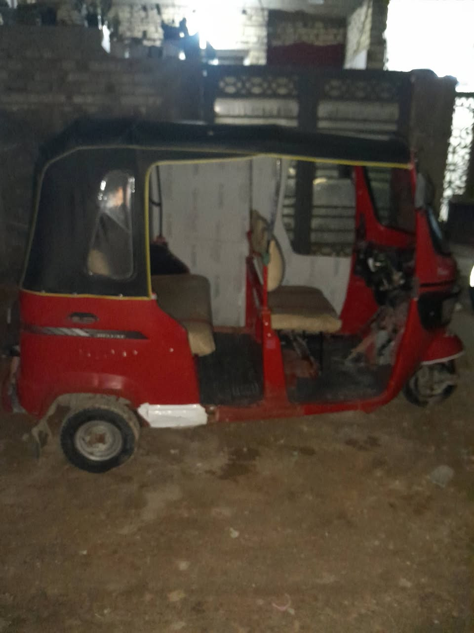 ..,سلام عليكم موديل الفين وصبعطعش أوراق مكاني العبيدي السعر مليونين وربع ميه بيها رنكات ***********
