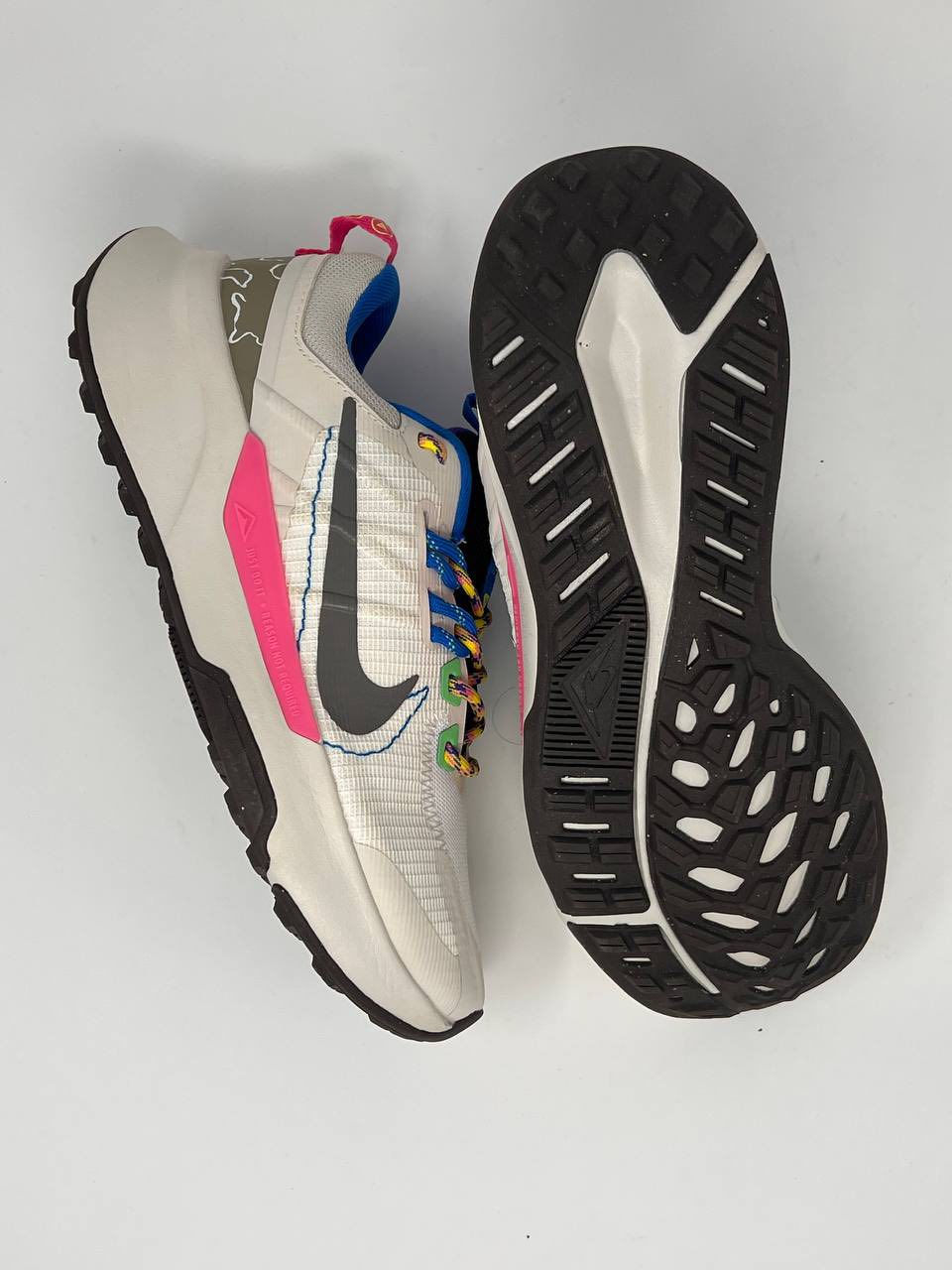 Nike jupiner
الحجم:43(27.5سم) 
  الوصف: باله فيتنامي نظافة 💯، قطعه فنية فوم مريح  

السعر: 30  الف دينار عراقي.

🚚 يوجد توصيل لجميع المحافظات وجميع المناطق في العراق

ادخل انستا شوف القطع القويه المتوفره 
https://www.instagram.com/hermes.storex?igsh=MTQwdWQ4OTZ1YmxoMg%3D%3D&ut


**إذا كنت صاحب هذا الإعلان وتريد حذفه لأي سبب، رجاءا أرسل رسالة إلى الدعم الفني**